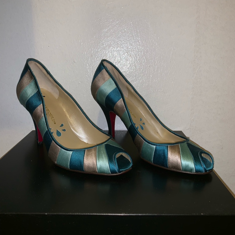 Hollywould multi color stain pumps